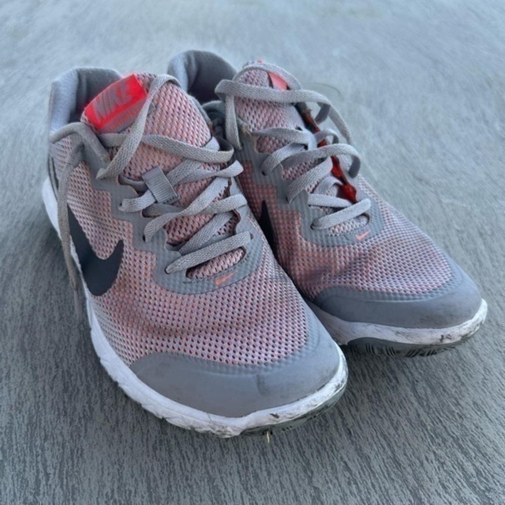 NIKE Brand Women’s Flex Experience RN 4 Hot Pink, White and Grey Shoes Size 9